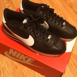 Black Nike Cortez size 10 in Men’s